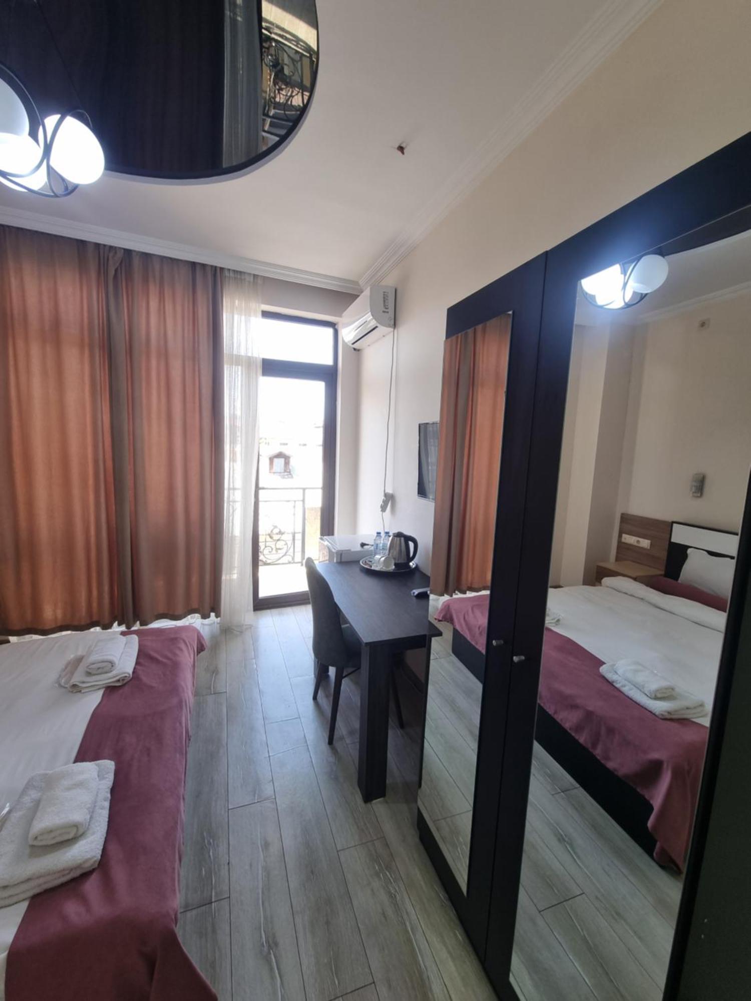 Mahali Hotel Батумі Екстер'єр фото